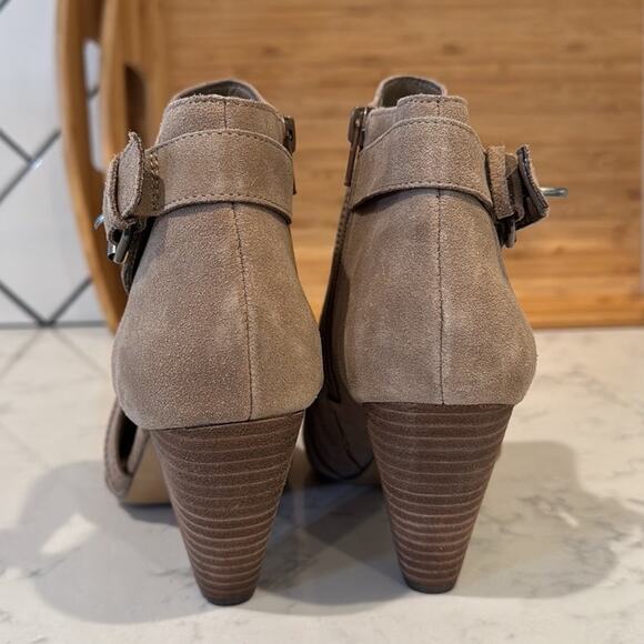 Vince Camuto Khaki Verona Ennley suede Bootie open toe shoes size 7.5 neutral - Picture 2 of 9